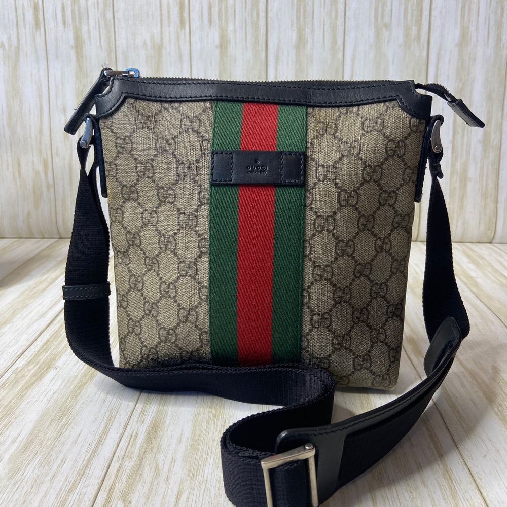 Gucci Gg Supreme Monogram  Messenger Bag Gem